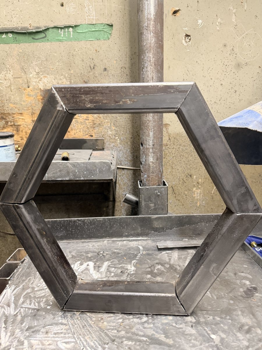 Cadre hexagonal soudé